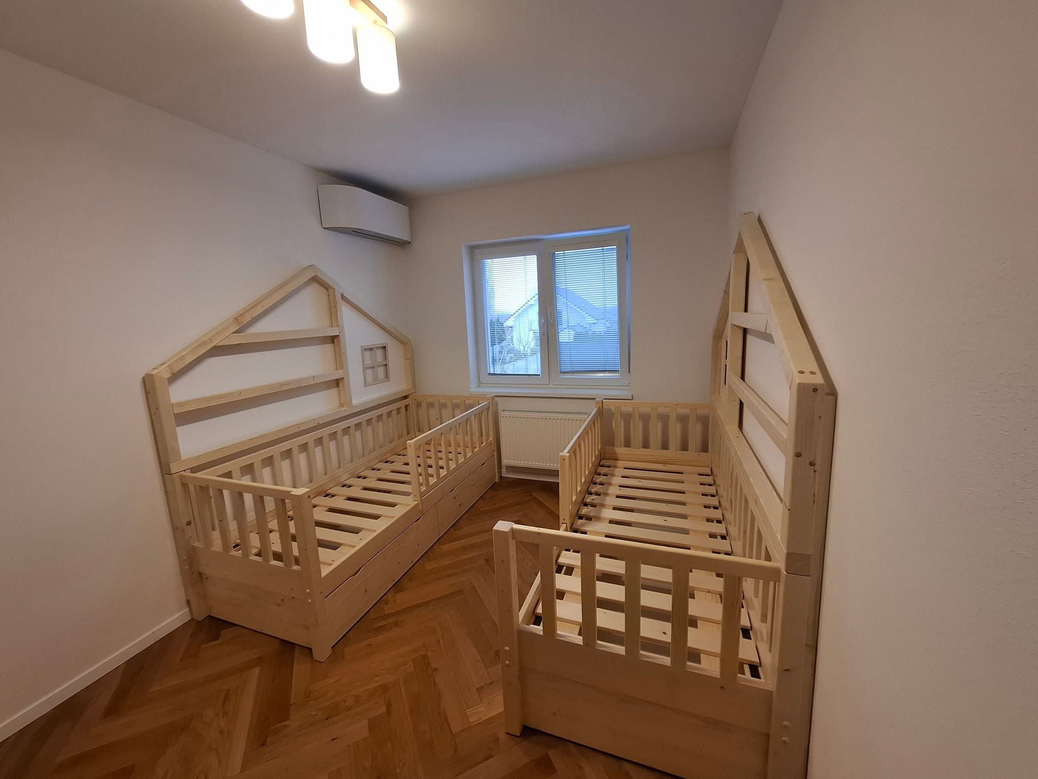 Detská posteľ EMMA – domčeková posteľ z masívneho dreva