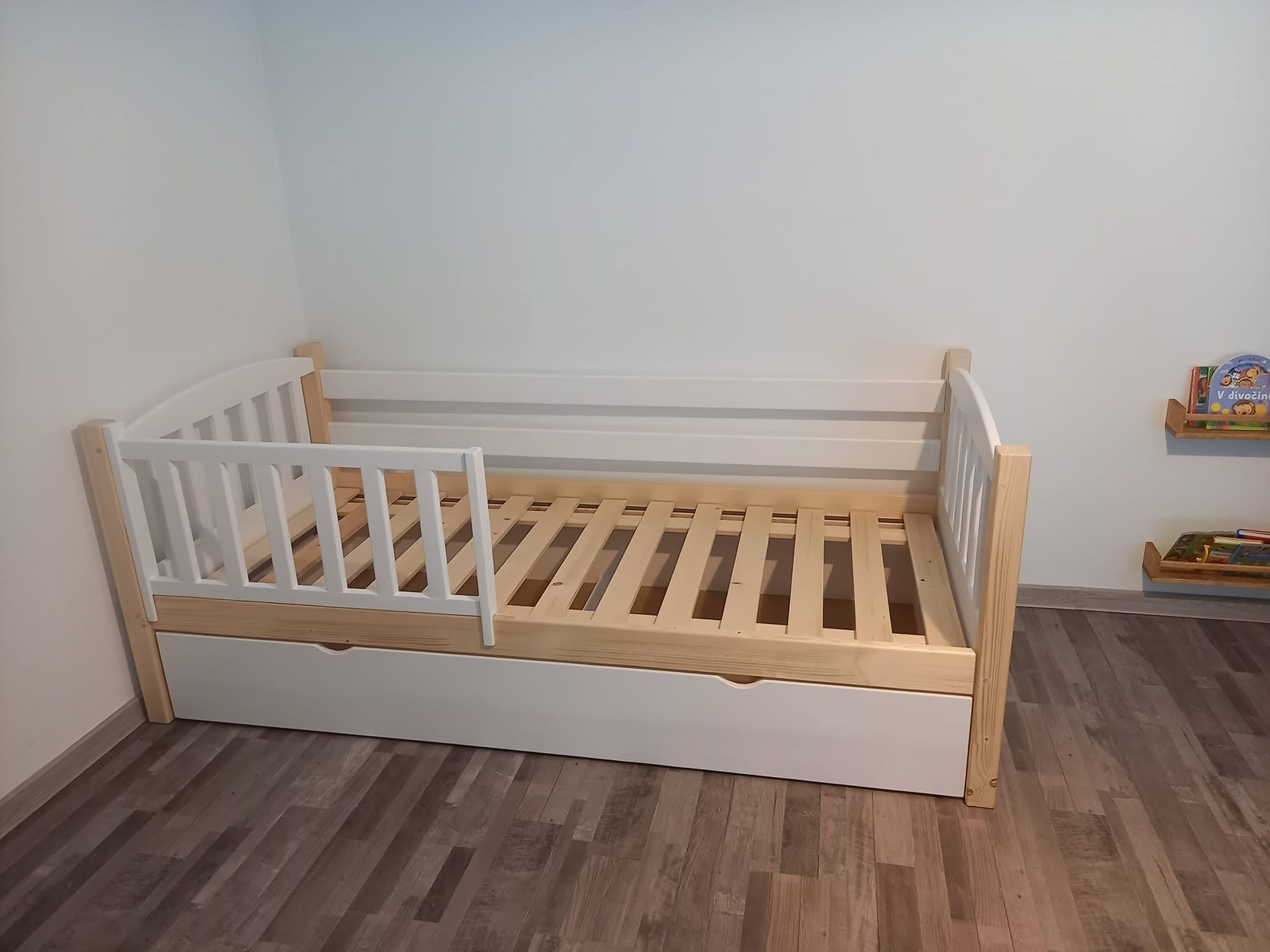 Detská posteľ NINA – masívna drevená posteľ