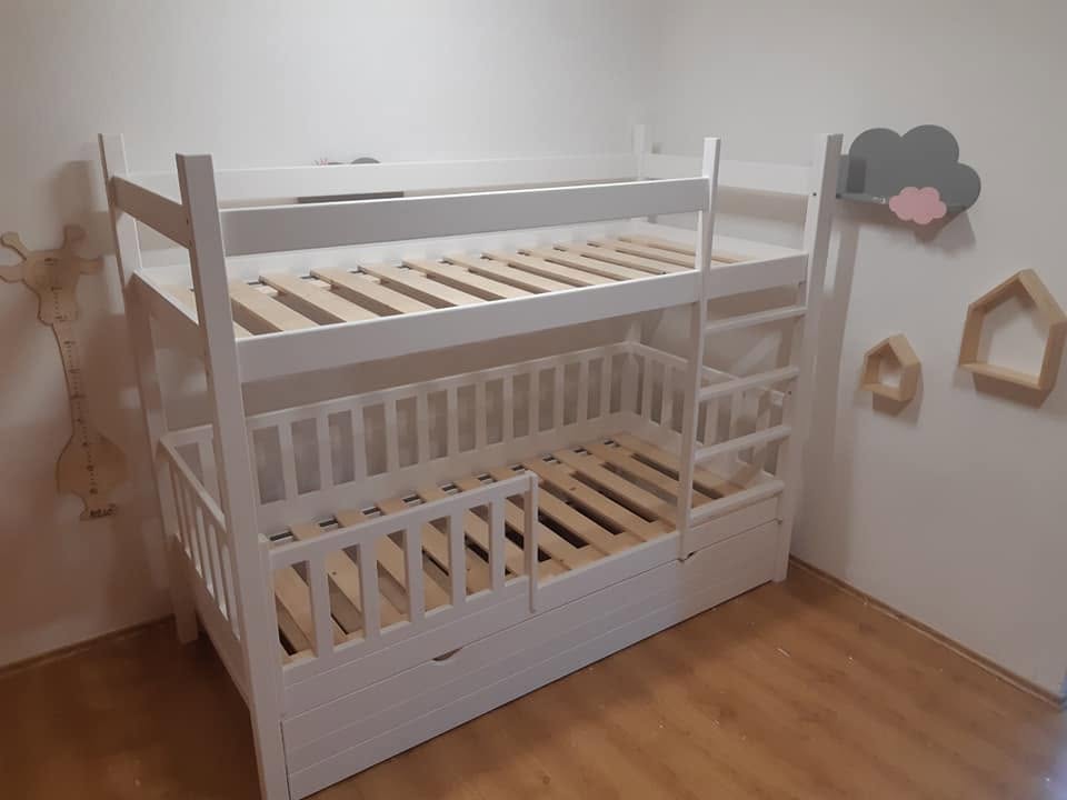 Poschodová posteľ z masívneho dreva